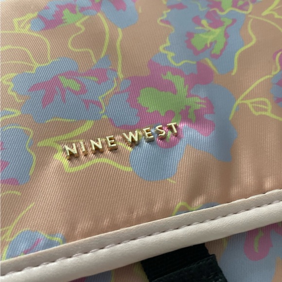 NINE WEST HANGING TRAVEL MAKEUP / JEWELRY CASE BAG -NWT new with tags - Picture 3 of 9